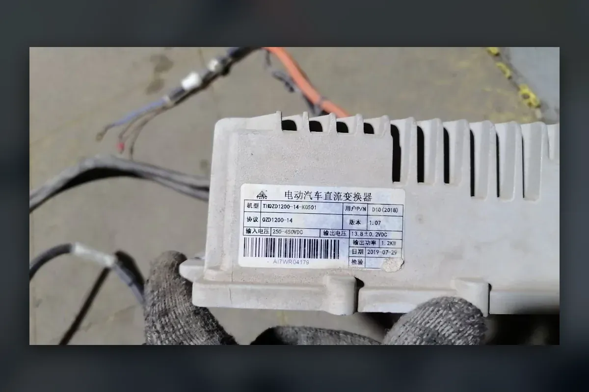 金龙新能源面包车无法启动：DC/DC 不发电