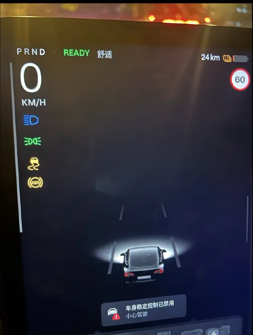 特斯拉 Model 3 防侧滑报警:右前轮速线束磨损