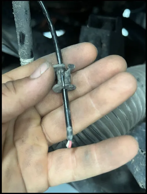 特斯拉Model 3磨损断开的ABS线束